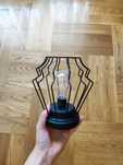 Czarny lampion industrialny ozdoba z żarówką ze światełkami led
