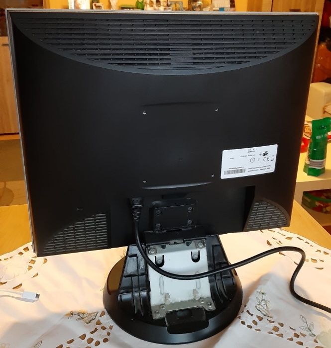 Monitor 19 cali.