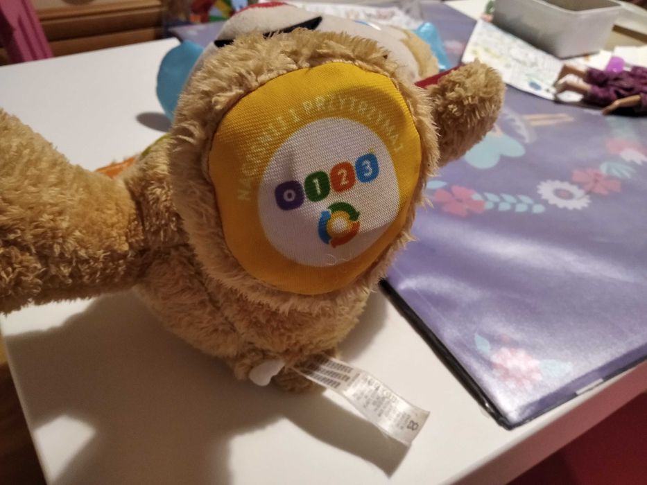 Miś uczniaczek Fisher Price interaktywny