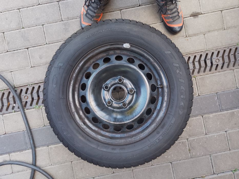 Koła stalowe z oponami zimowymi Vw.5x112. 195/65r15 Dębica. 2023 rok.