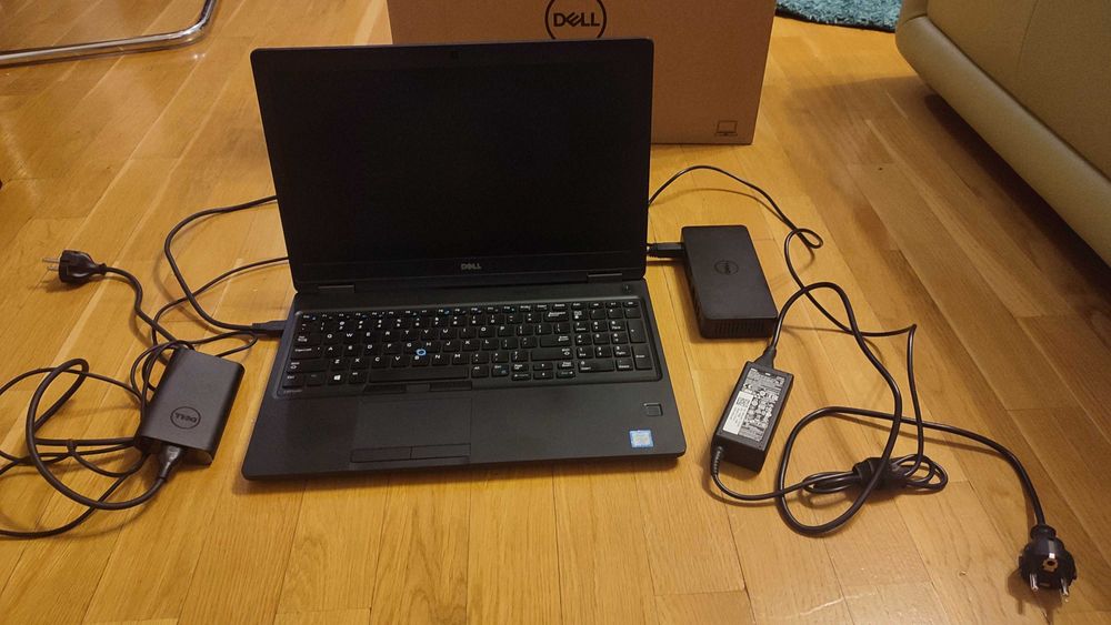 Laptop Dell Latitude 5580 i5-7300U 16GB  HDD 500 GB ze stacją dokującą