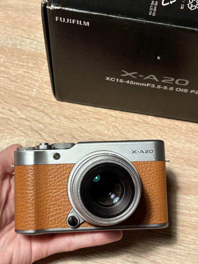 Camera Fujifilm XA20 com Acessorios originais