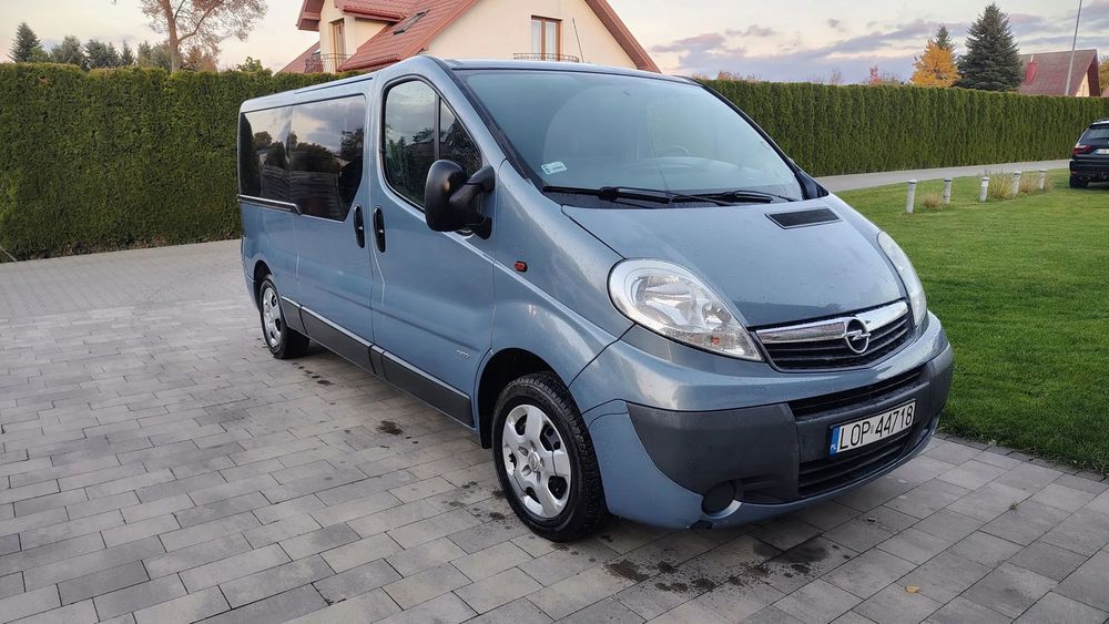 Renault Trafic 9 osobowy wersja long