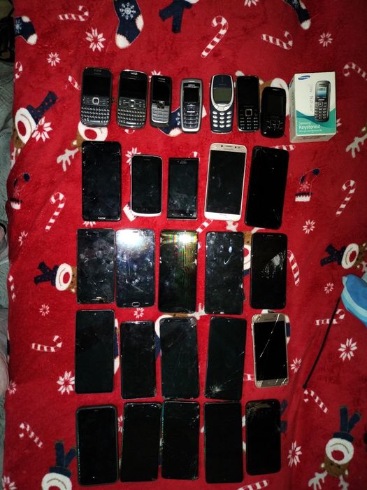 Telefony sprawne i uszkodzone