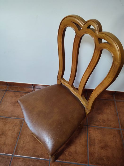 Mesa de jantar praticamente nova com cadeiras
