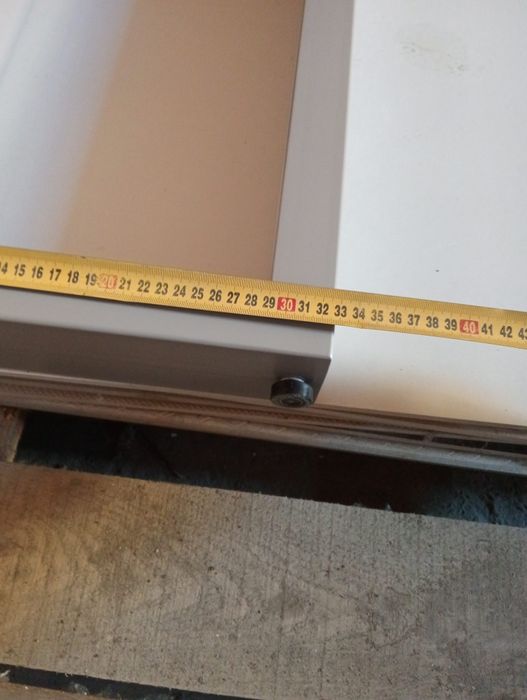 Металеви ношки подстолье.