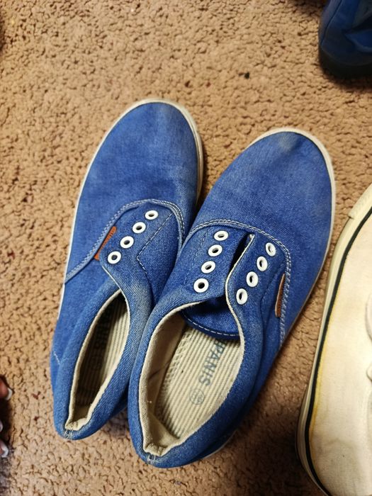 Взуття віддам безкоштовно