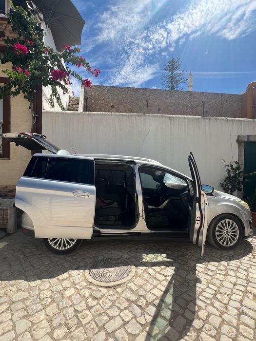 Carro em muito bom estado