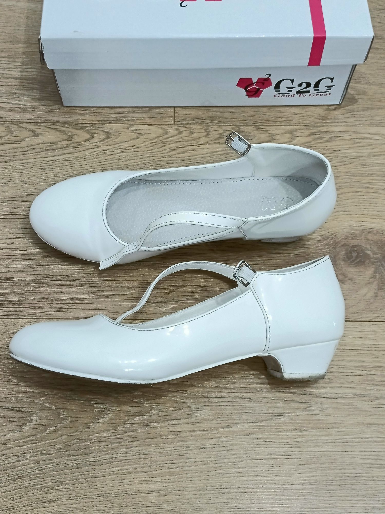 Buty komunijne, białe, rozmiar 37, wymienione fleki na gumowe,
