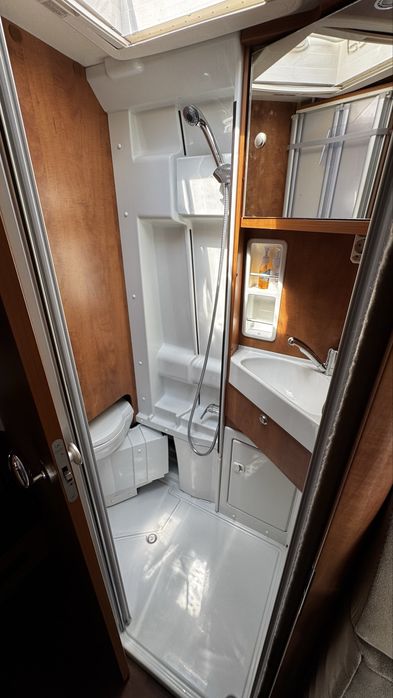 Wynajem kampervan Cathago Malibu. Gotowy na Twoja przygodę!