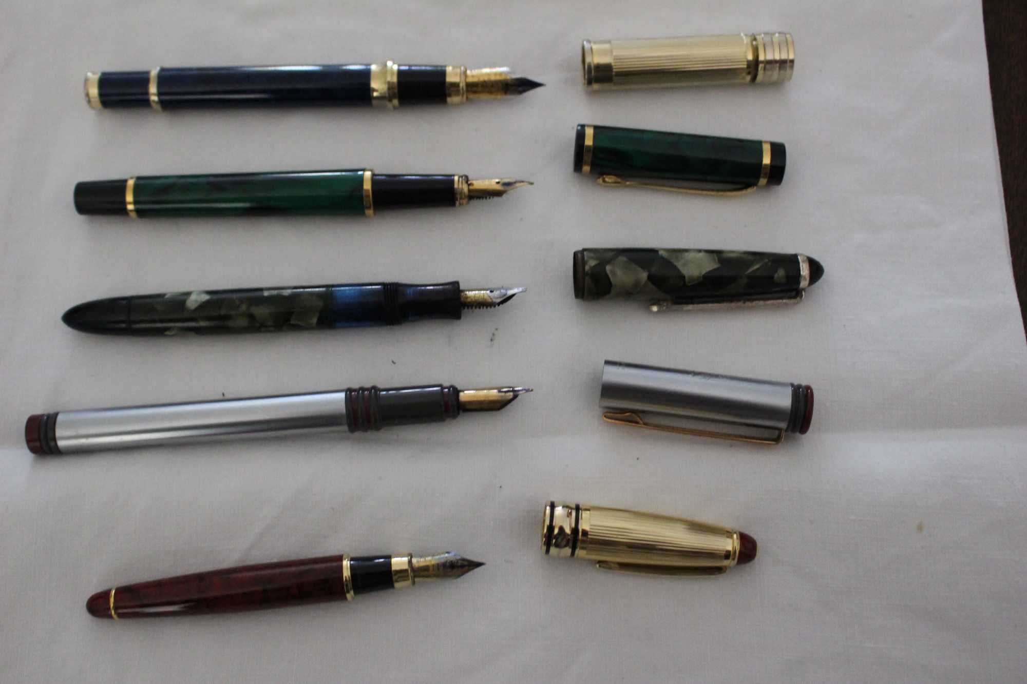 Cinco canetas de tinta permanente