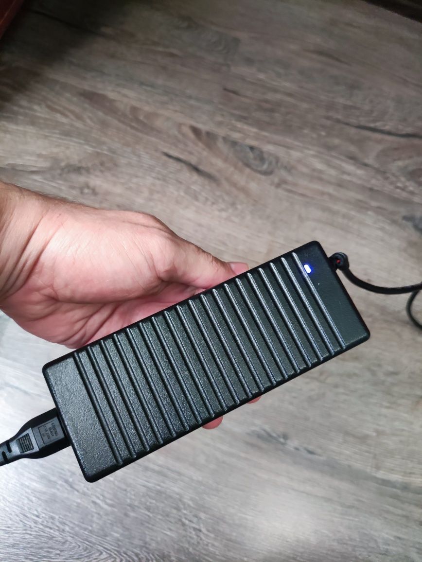Блок питания для ноутбука Lenovo (20V - 6.75A)