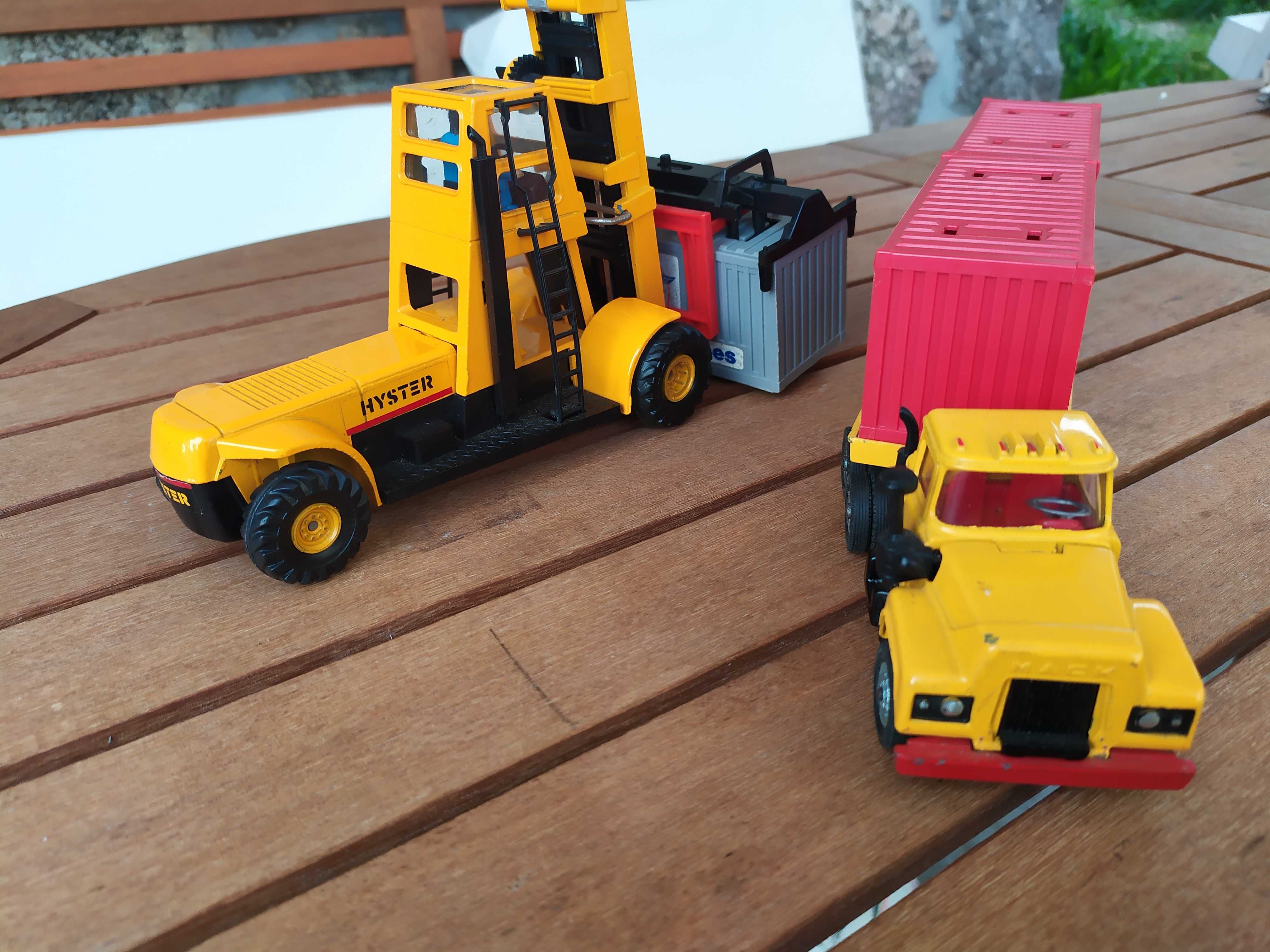 Corgi (x2) Major 1106 Mac Truck e Corgi 1113 Hyster Empilhadora 1973/7