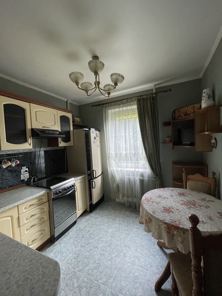 Продаж 2 х кімн квартири 53 м2  центр Вишневевого