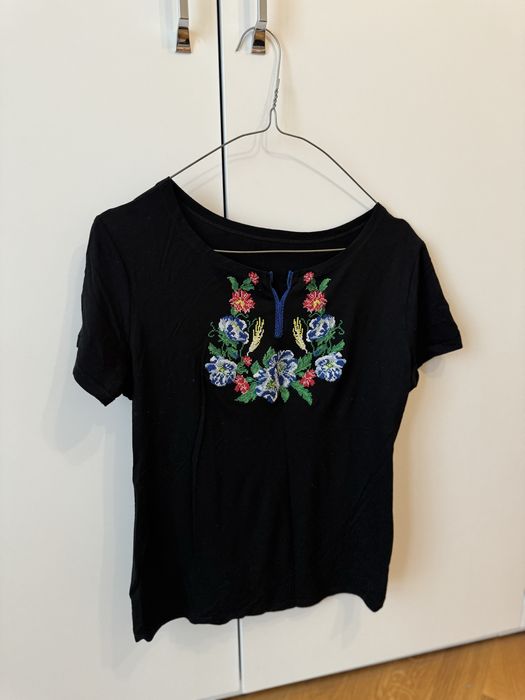 Вишита футболка M
