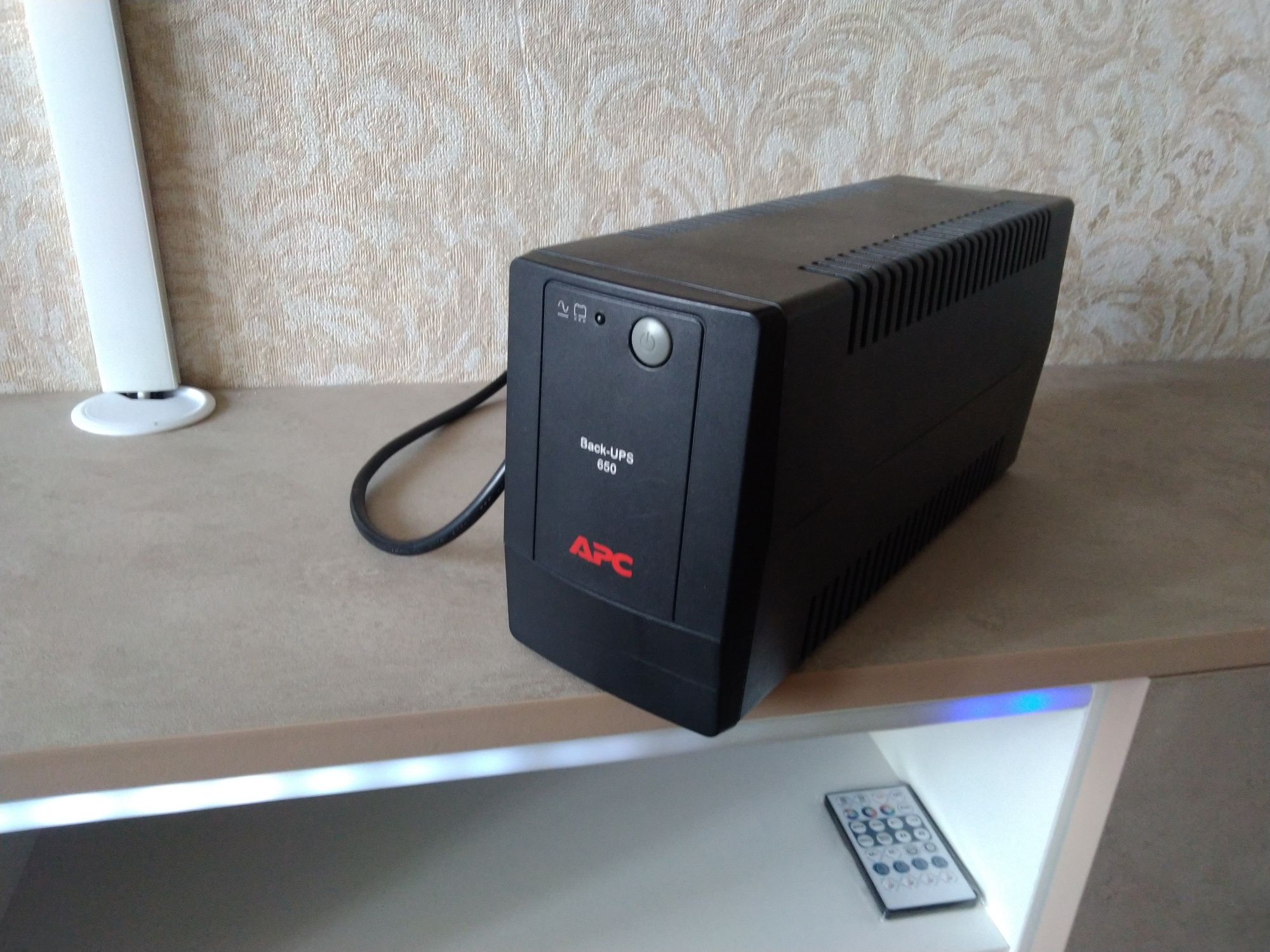 Бесперебойник APC back-ups 650