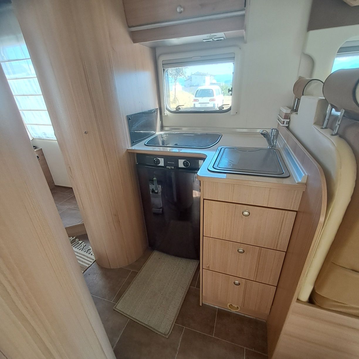 Autocaravana com cama central e basculante - Burstner 720 ixeo