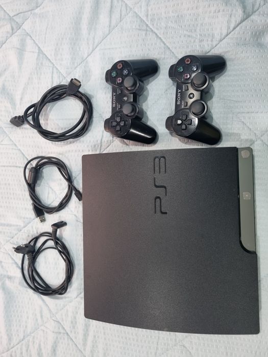 PS3 com 2 comandos e  jogos