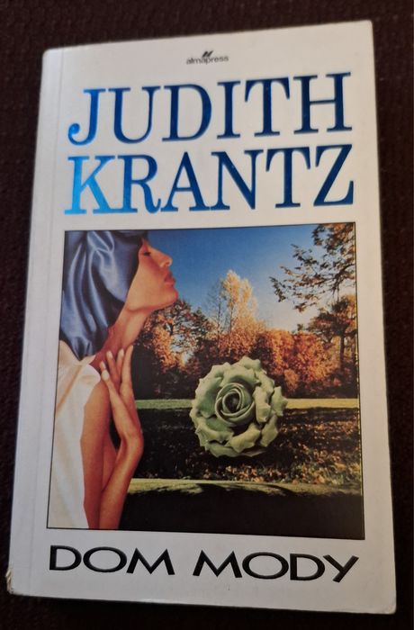 Książki na sprzedaż.