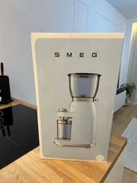 SMEG - młynek do kawy ziarnistej