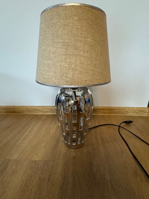Lampa stojąca z kloszem