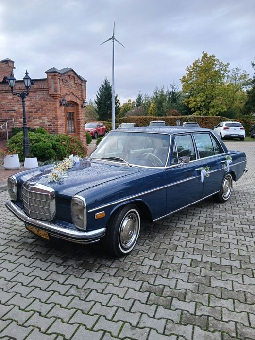 Auto do ślubu piękny mercedes