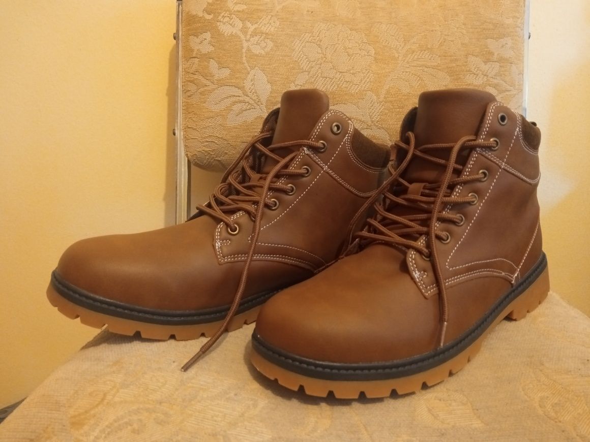 Bota masculina nova (sapato)