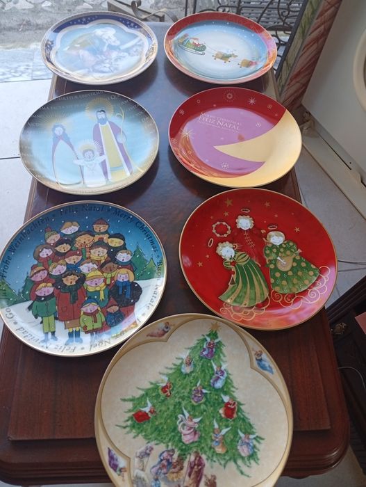 Pratos alusivos ao Natal em porcelana.  Diâmetro 20 cm.  da spal diaa