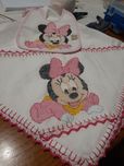 fralda e babete bordada / oferta fitinha de chupeta