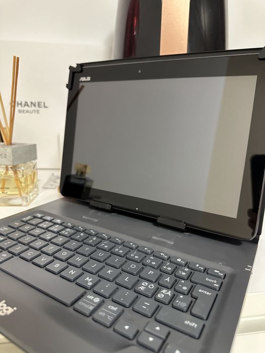 Планшет Asus K010