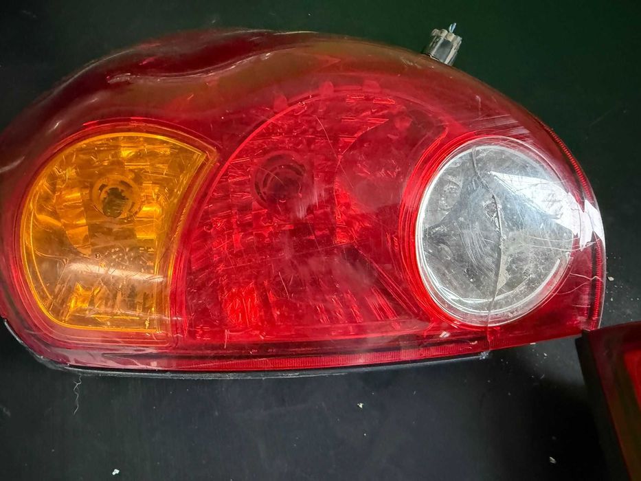Farolins traseiros - Mitsubishi L200