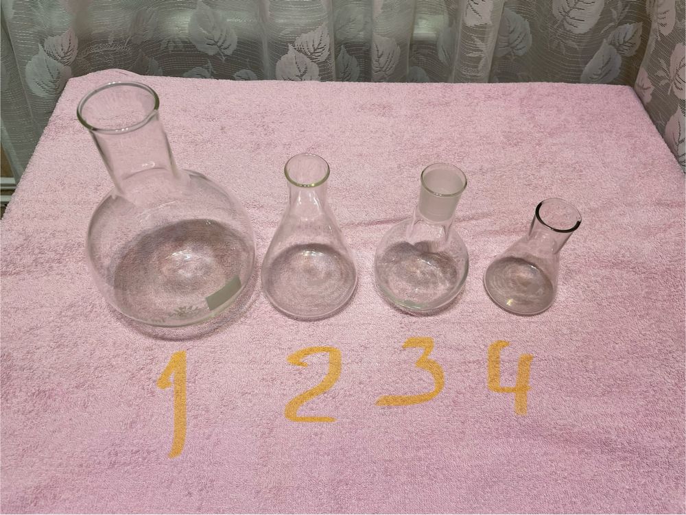 Скляні колби для лабораторій
