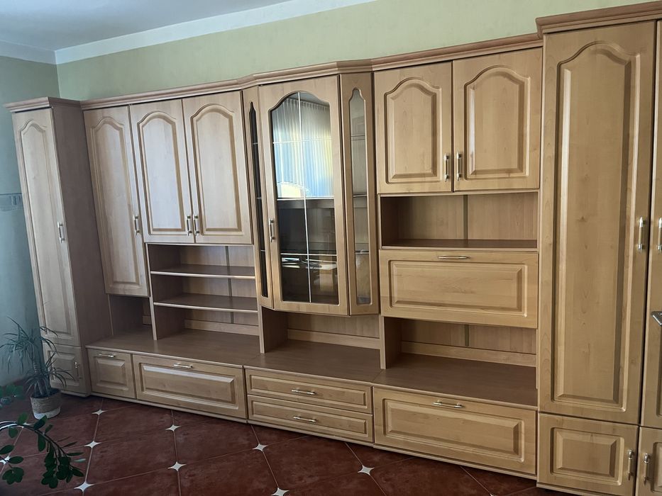 Meblościanka z witryną