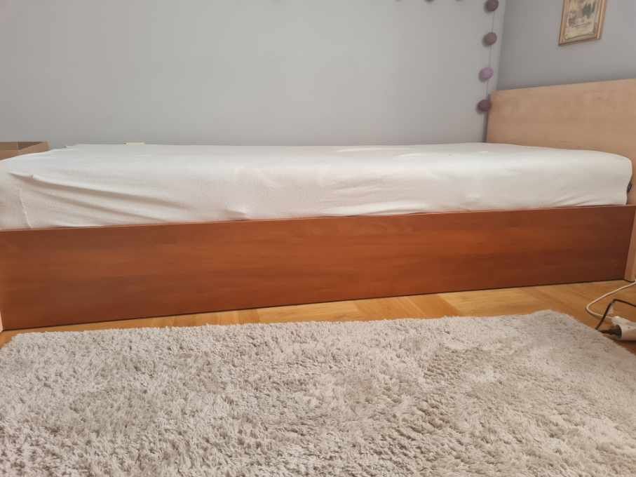 Łóżko jednoosobowe z materacem