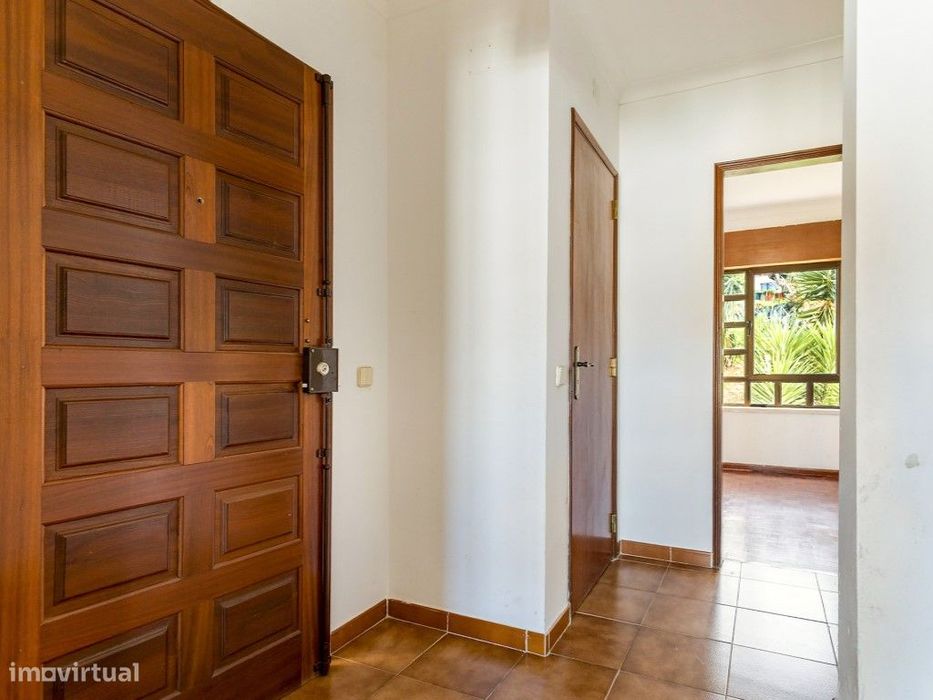 Apartamento T2 com Excelente Luz Natural em Zona Calma - Santiago d...