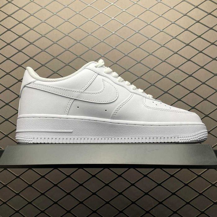 Buty meskie Mokasyny Nike Air Force 1 Low '07 White R.42
