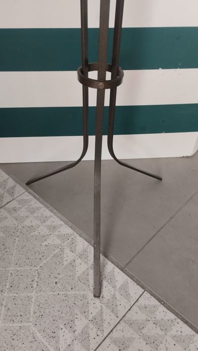 Suporte de Vaso  em Ferro .