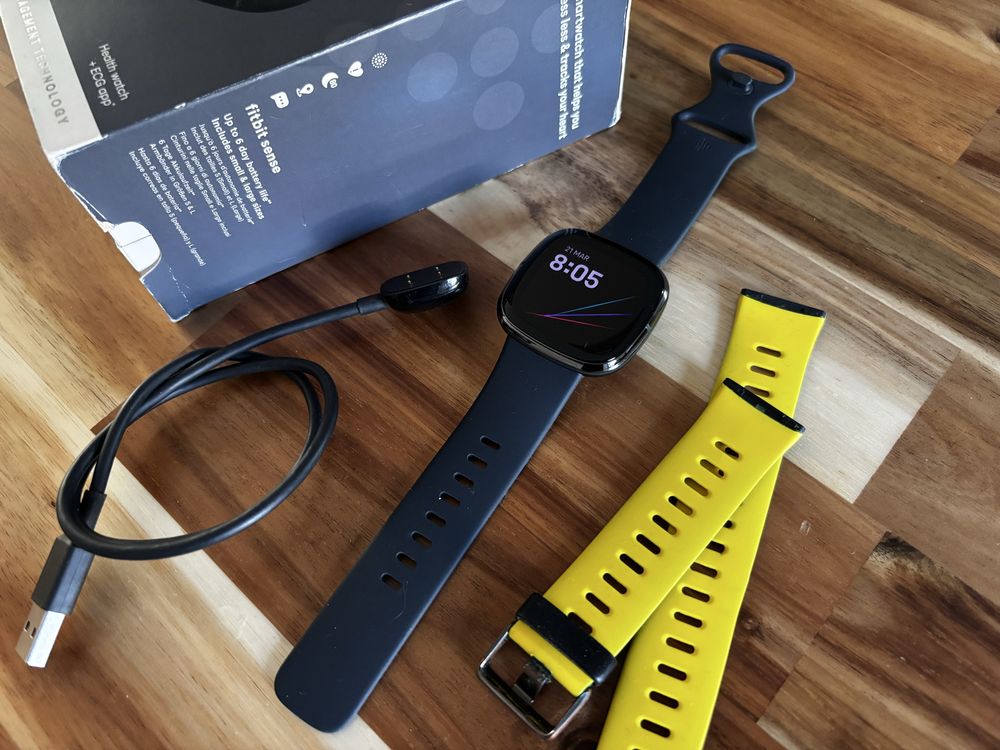 Nowy Fitbit Sense grafit, EKG, stres, monitoring glikemii
