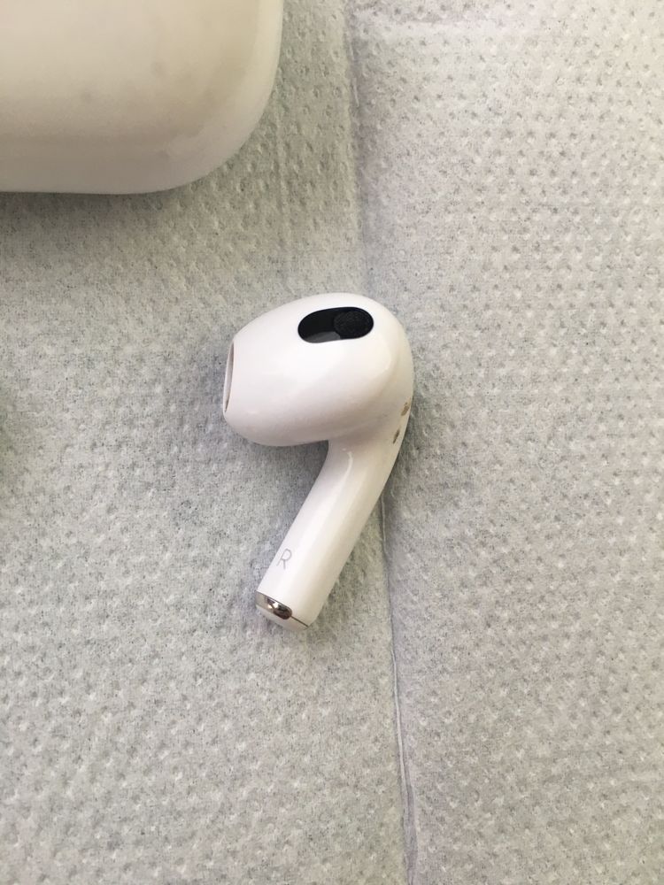 Apple AirPods 3 generacji