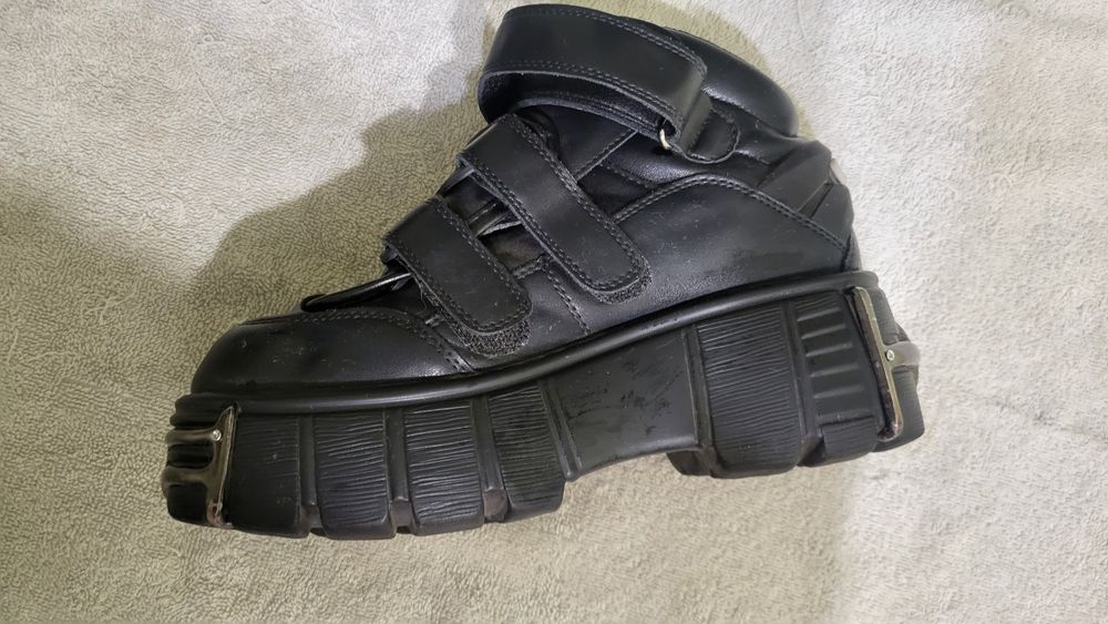 Кроссовки женские