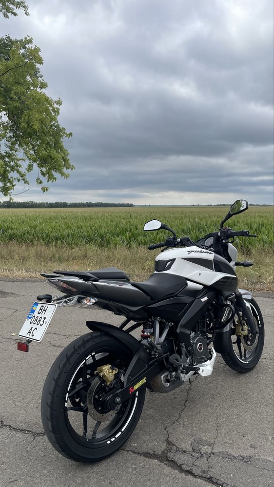 Мотоцикл Bajaj Pulsar NS200