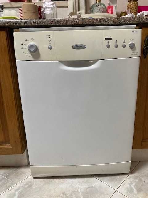 Máquina de lavar loiça da Whirlpool