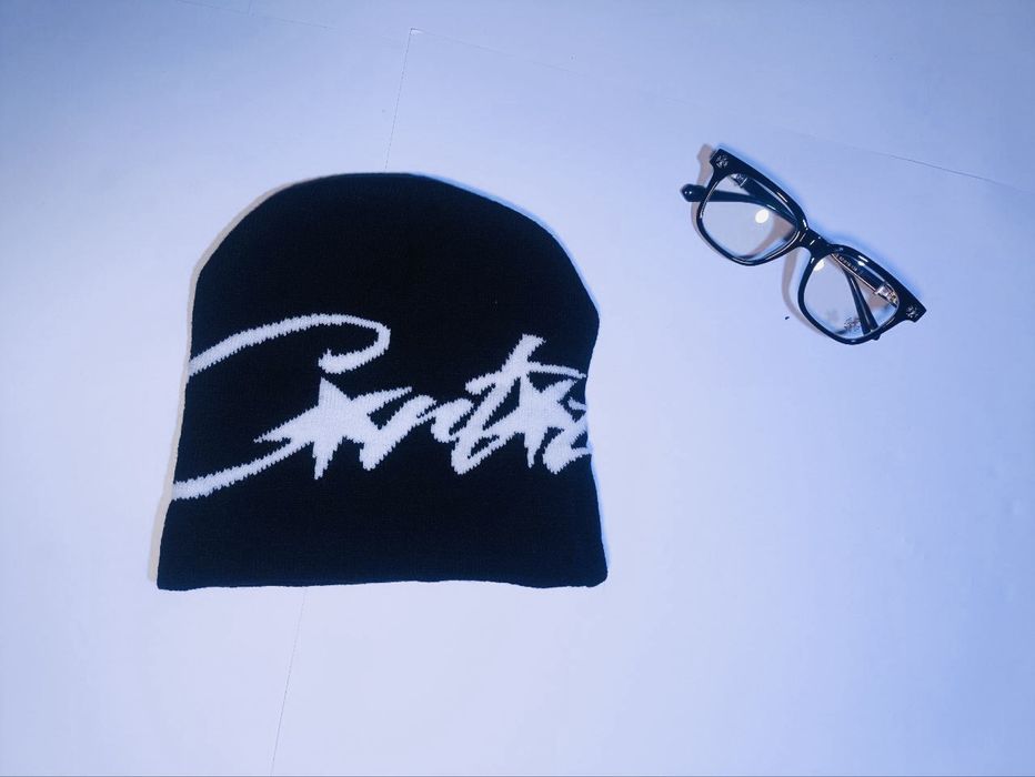 Чорна шапка кортез