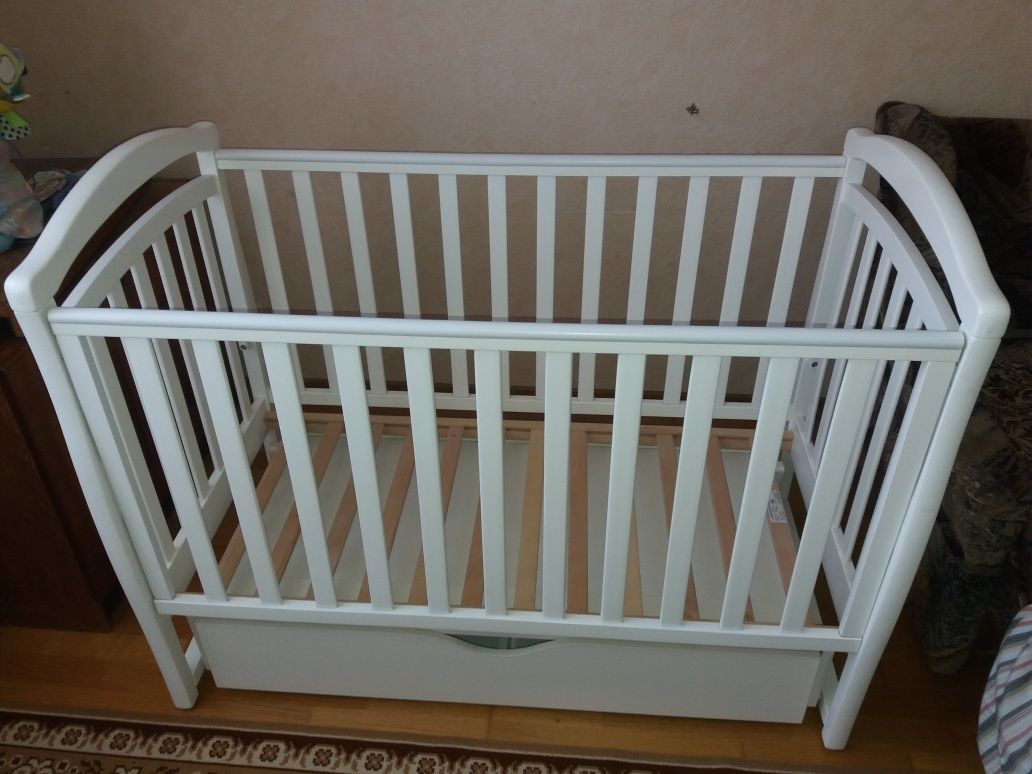 Кроватка с ящиком и маятниковым механизмом 60х120 Белый