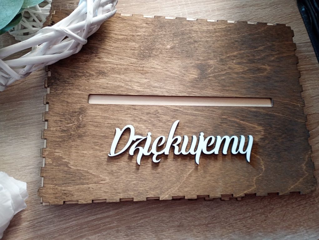 Akcesoria ślubne na samochód i skrzynkia na koperty