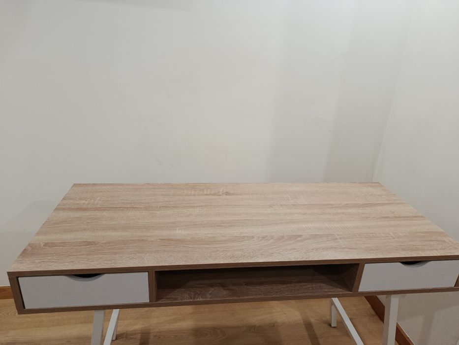 Secretaria como nova