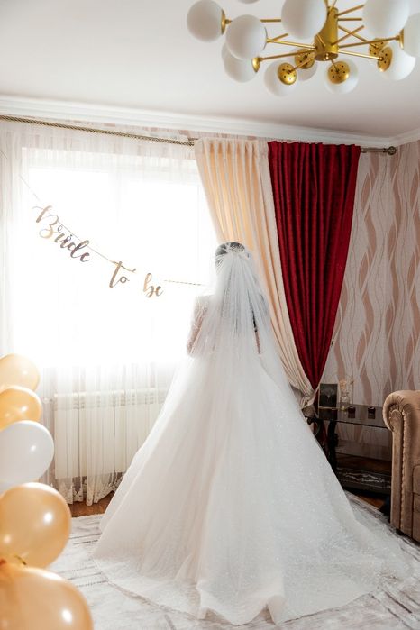 Весільна сукня в хорошому стані