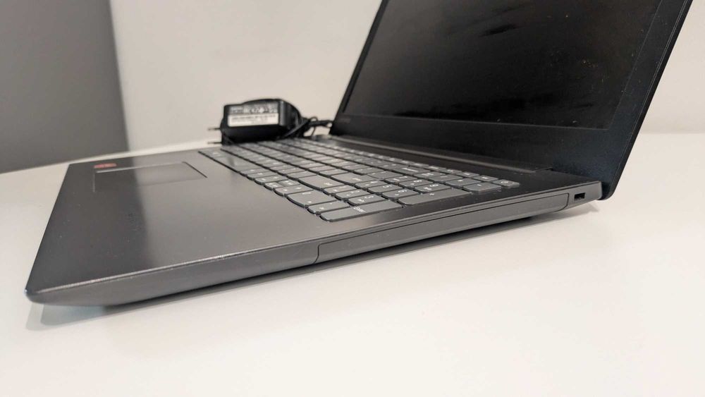 Laptop Lenovo z AMD Ryzen 7 – Wydajny, szybki i gotowy do pracy!
