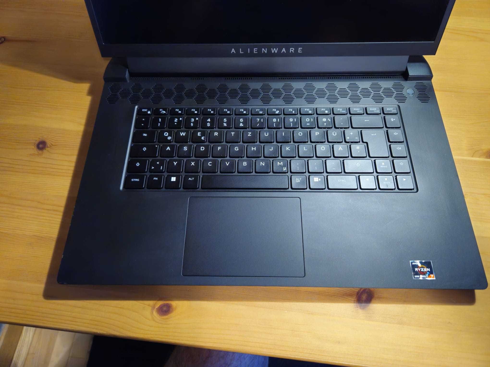 Dell Alienware M17 R5 / RTX 3070Ti / Ryzen 7 6800H / 32 GB RAM G-SKILL