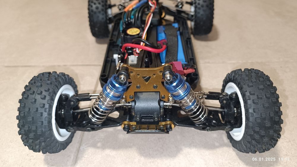 Професійна радіокерована машинка WLtoys 124017 V8 - 75км/г